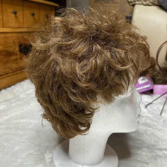 IOB Paula Young Cover Girl Whisper Lite Wig A2182 in Light Golden Brown Average - Picture 4 of 9